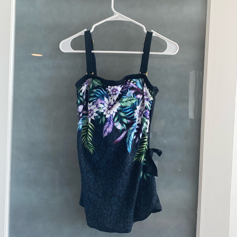 Ladies one piece swimsuit size 8